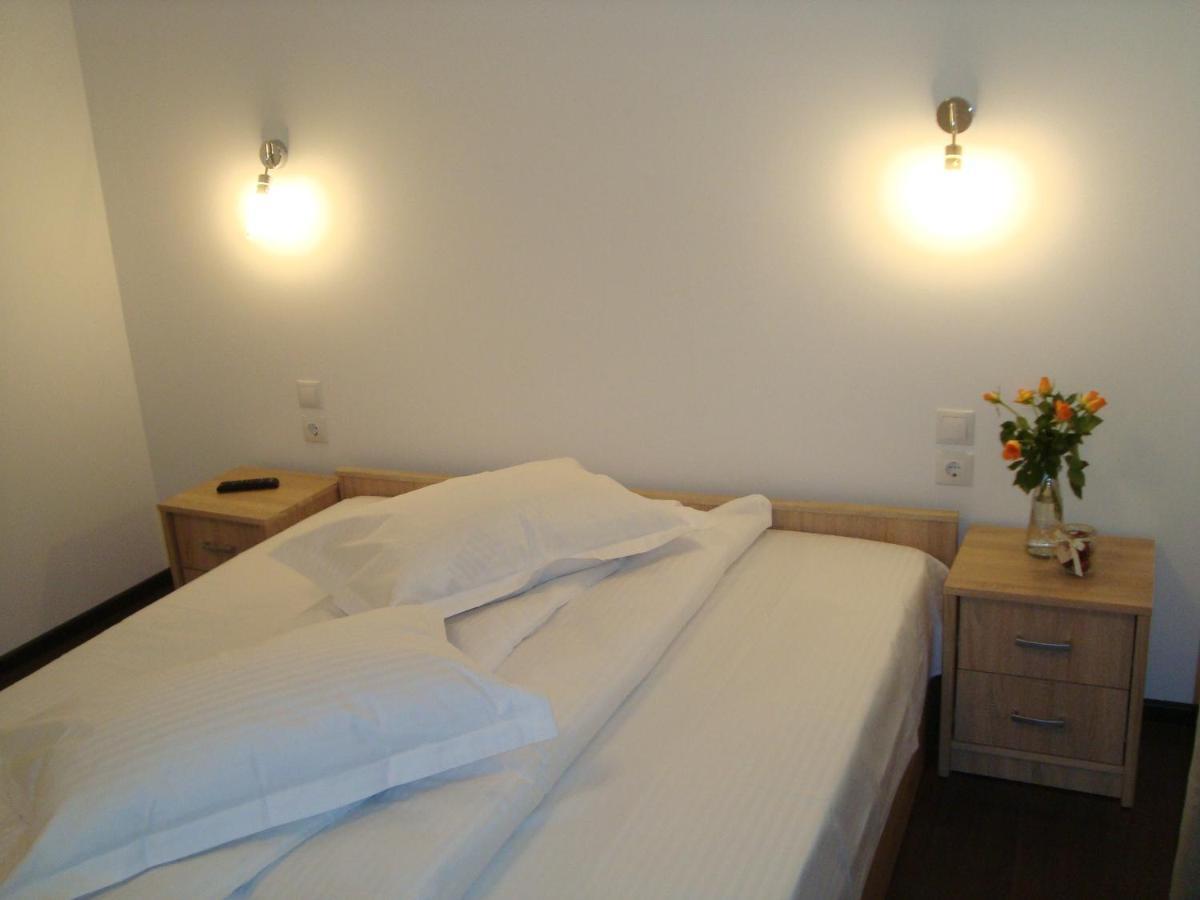 Casa Cu Flori Hotel บุชเตนี ภายนอก รูปภาพ