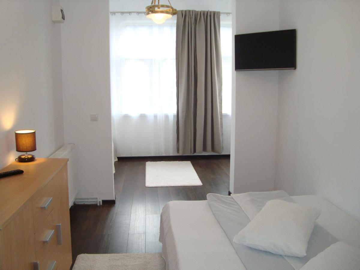 Casa Cu Flori Hotel บุชเตนี ภายนอก รูปภาพ