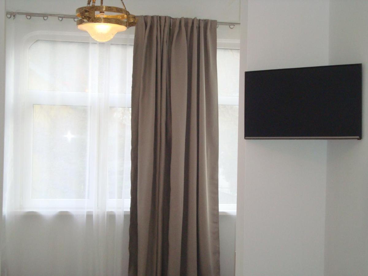 Casa Cu Flori Hotel บุชเตนี ภายนอก รูปภาพ