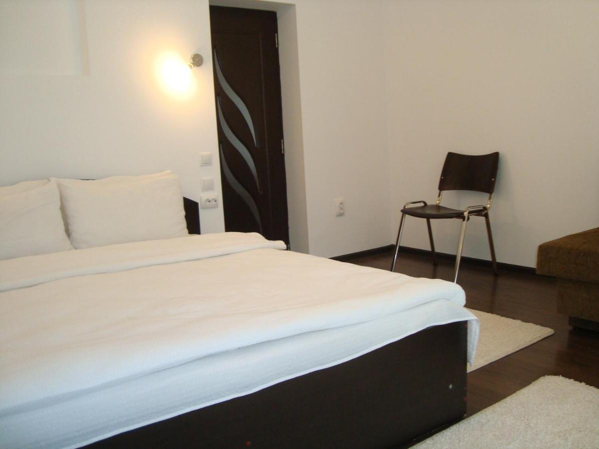 Casa Cu Flori Hotel บุชเตนี ภายนอก รูปภาพ