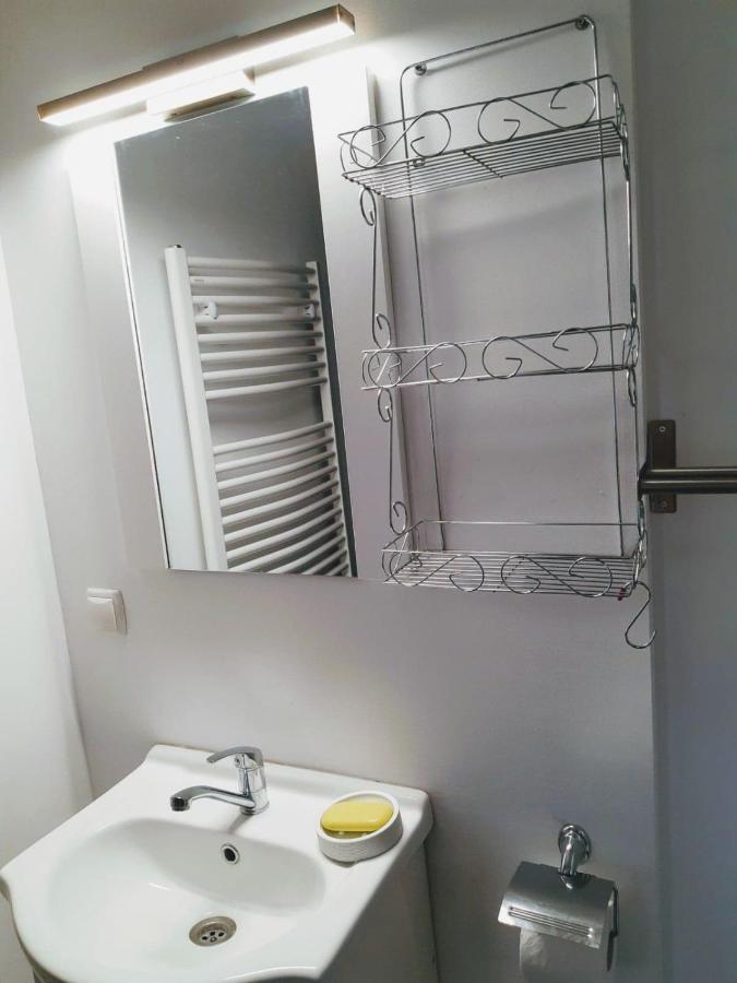 Casa Cu Flori Hotel บุชเตนี ภายนอก รูปภาพ