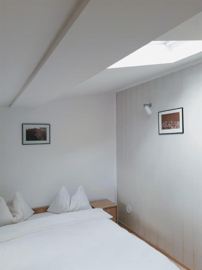 Casa Cu Flori Hotel บุชเตนี ภายนอก รูปภาพ