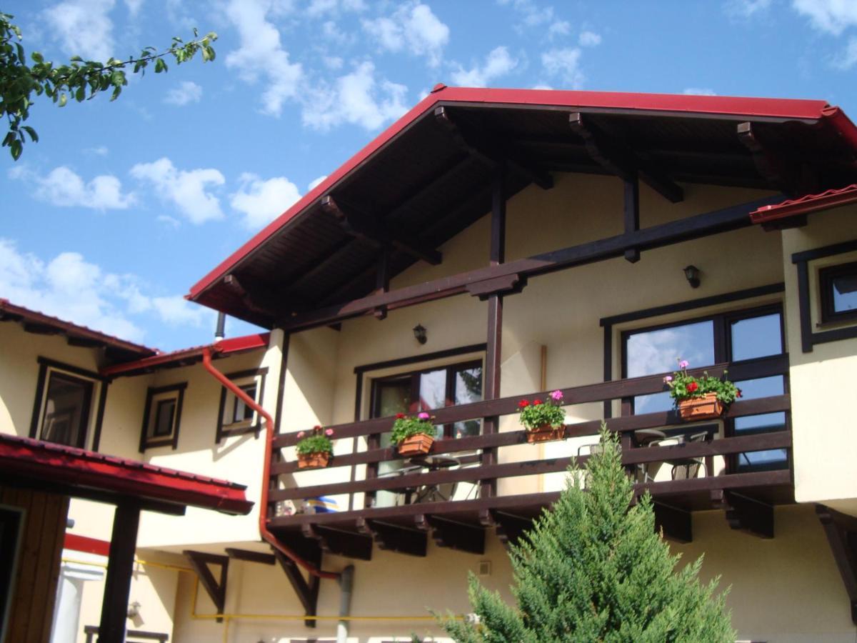 Casa Cu Flori Hotel บุชเตนี ภายนอก รูปภาพ