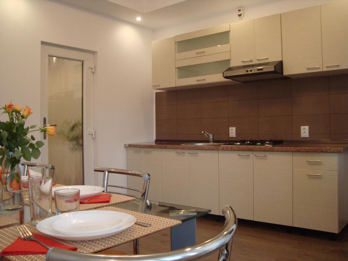 Casa Cu Flori Hotel บุชเตนี ภายนอก รูปภาพ