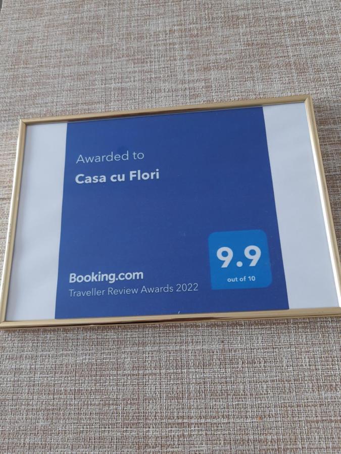 Casa Cu Flori Hotel บุชเตนี ภายนอก รูปภาพ