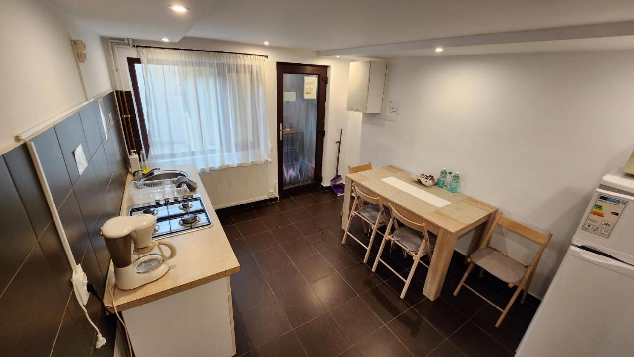 Casa Cu Flori Hotel บุชเตนี ภายนอก รูปภาพ