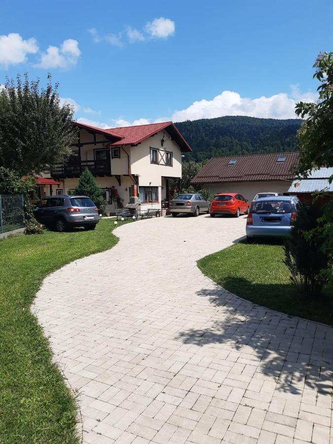 Casa Cu Flori Hotel บุชเตนี ภายนอก รูปภาพ
