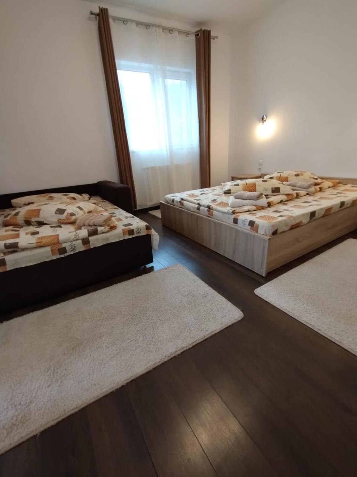 Casa Cu Flori Hotel บุชเตนี ภายนอก รูปภาพ