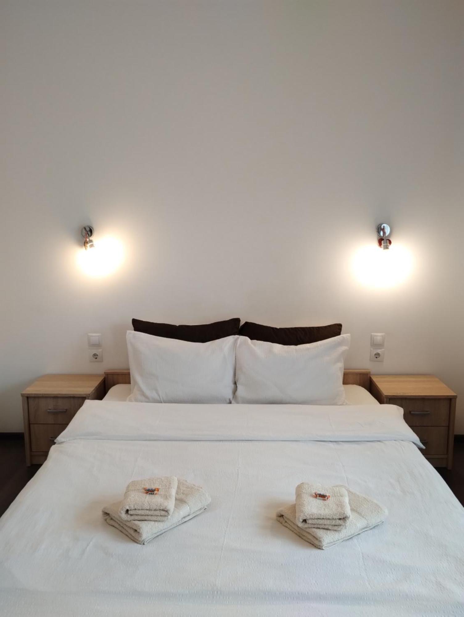 Casa Cu Flori Hotel บุชเตนี ภายนอก รูปภาพ
