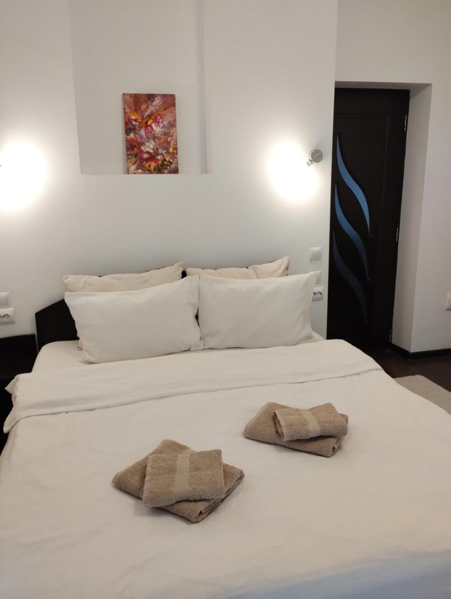 Casa Cu Flori Hotel บุชเตนี ภายนอก รูปภาพ