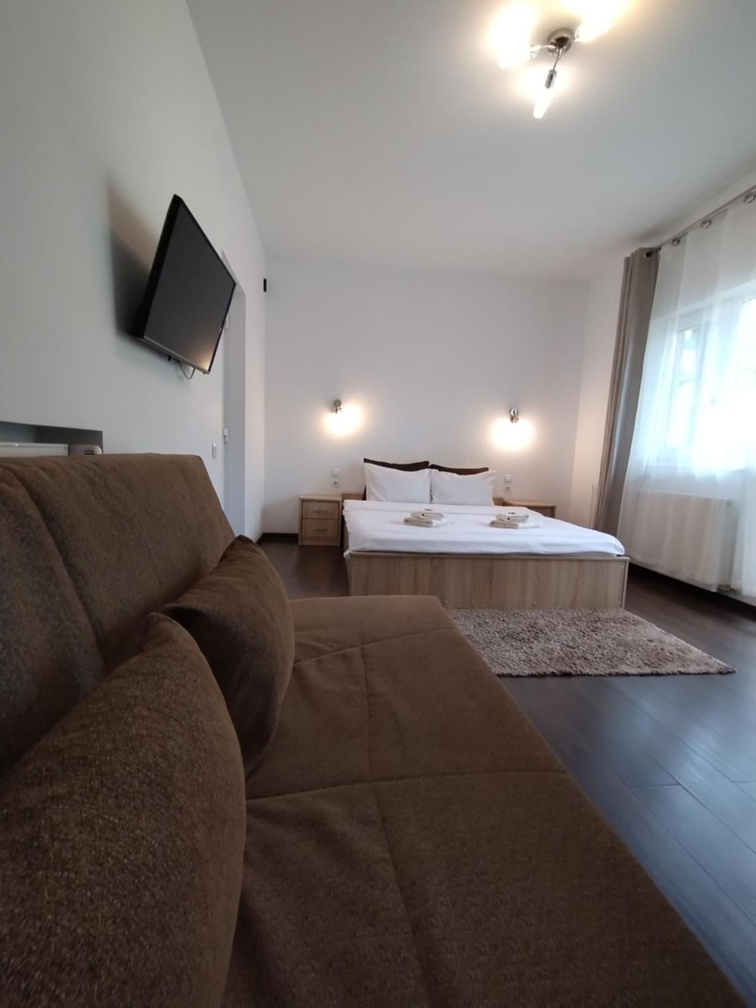 Casa Cu Flori Hotel บุชเตนี ภายนอก รูปภาพ